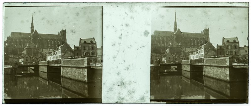 France-Amiens - La cathédrale vue du pont de la Somme — France-Amiens