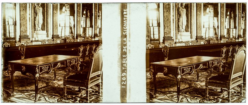 1209 Table de la signature — France-Versailles — 1919
