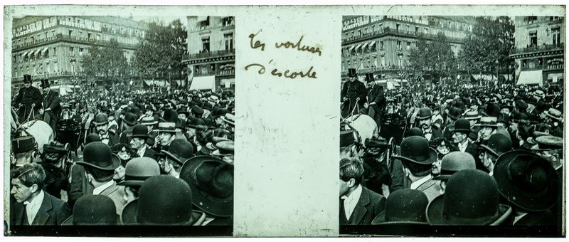 Les voitures d'escorte — France-Paris Place de l'Opéra-