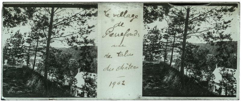 Le village de Pierrefonds vu des talus du château - 1902 — France-Pierrefonds Chateau de Pierrefonds — 1902