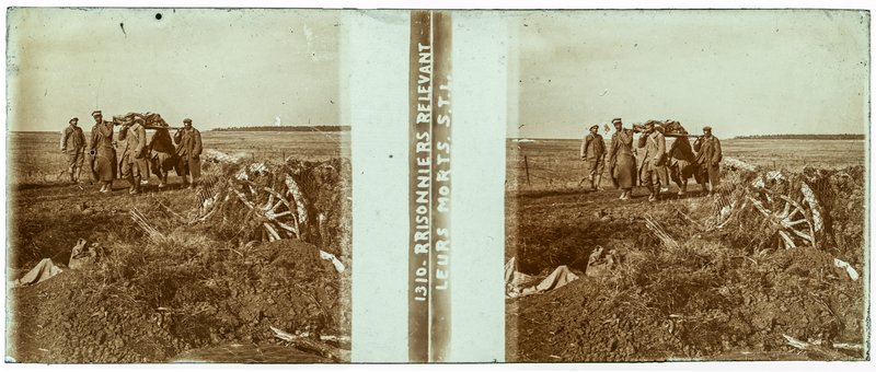 1310 Prisonniers relevant leurs morts STL