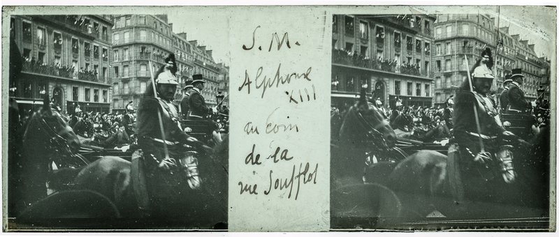 Sa majestée Alphonse XIII au coin de la rue Soufflot — France-Paris rue Soufflot — 1905