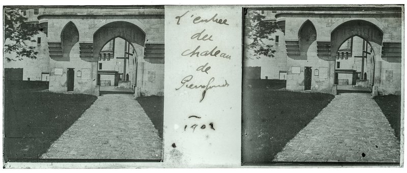 L'entrée du chateau de Pierrefonds - 1902 — France-Pierrefonds chateau de Pierrefonds — 1902