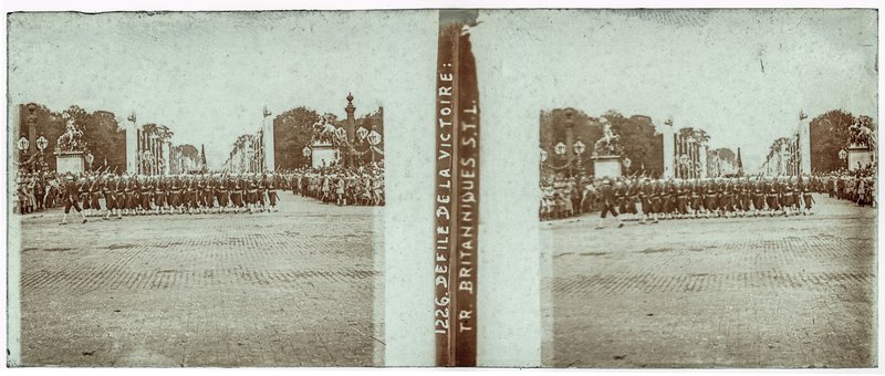 1226 Défilé de la Victoire : TR. Britanniques S.T.L — France-Paris Place de la Concorde — 1919