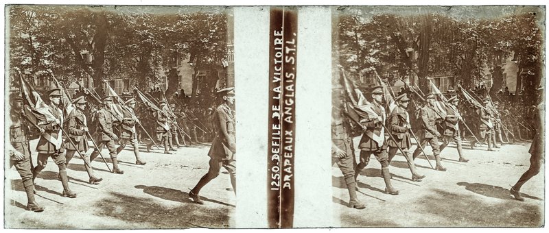 1250 Défilé de la victoire : Drapeaux anglais S.T.L — France-Paris Champs-Elysées — 1919