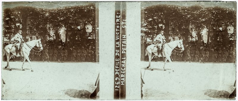 1269 - Défilé de la Victoire : maréchal Pétain S.T.L. — France-Paris avenue des Champs Elysées — 1919