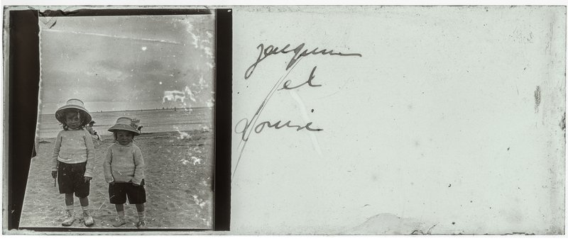 Jacqueline et Louise — France-Le Pouliguen plage benoit — 1910