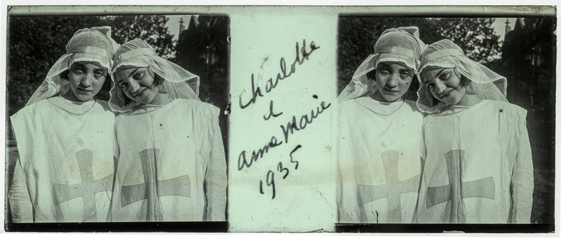 Charlotte et Anne-marie 1935 — France-Val-du-Layon La bodière — 1935