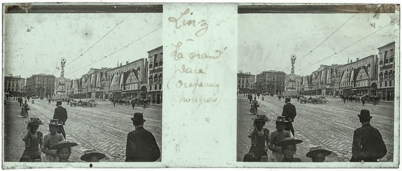 Linz - La grande place (Drapeaux hongrois) — Autriche-Linz Hauptplatz — 1902